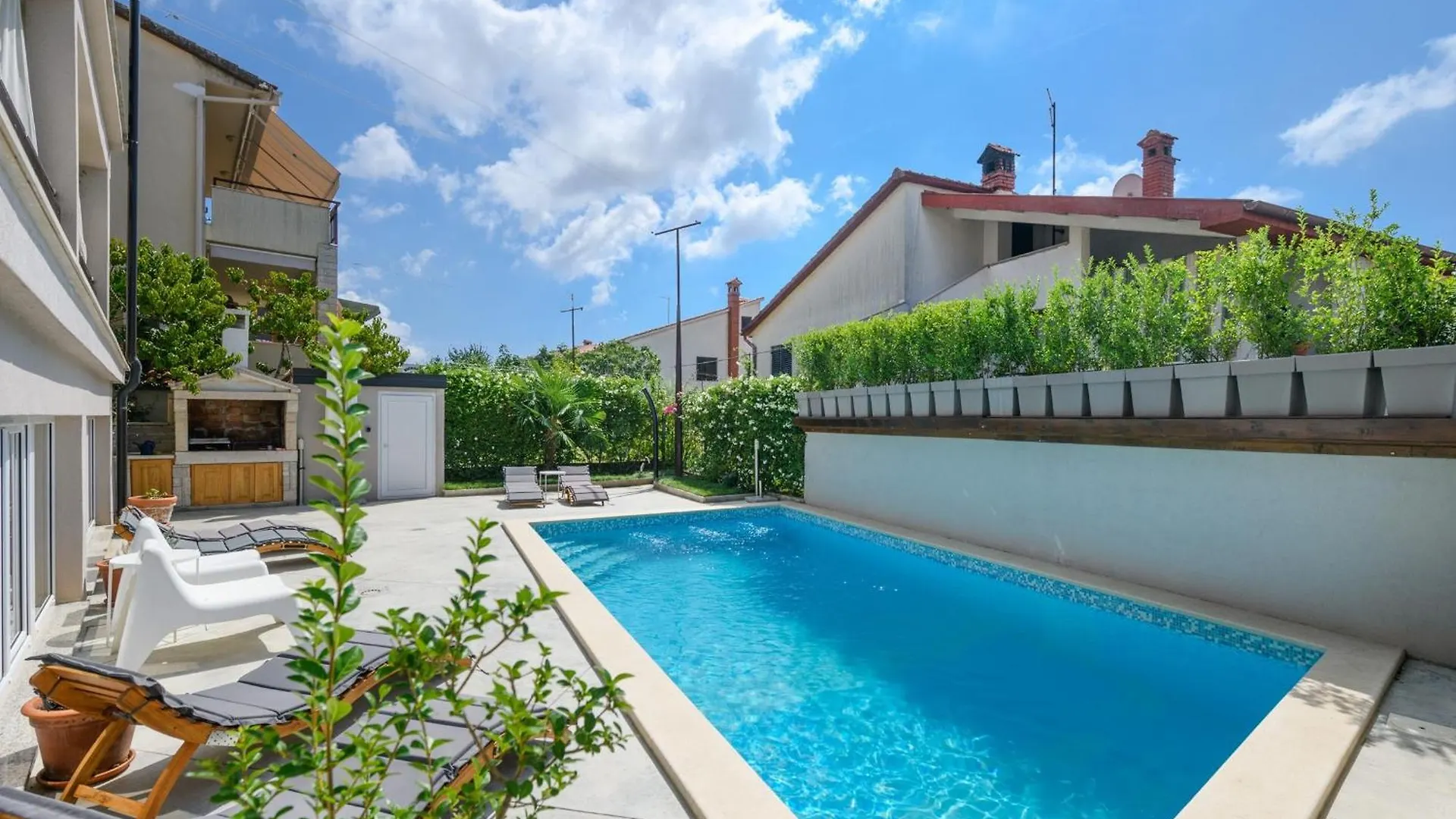 Poolside City Apartments Pula - Pool & Gym