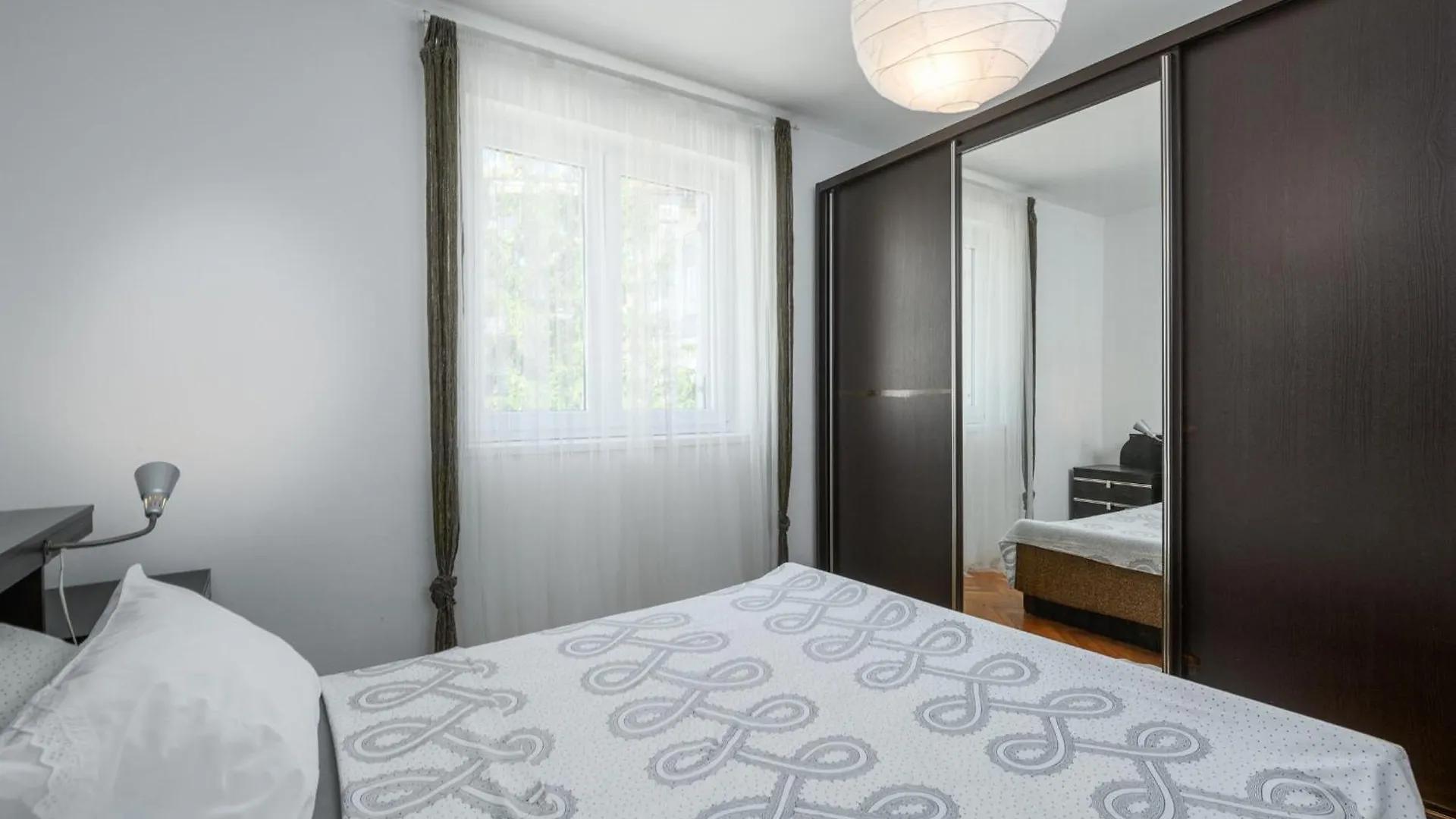 Poolside City Apartments Pula - Pool & Gym
