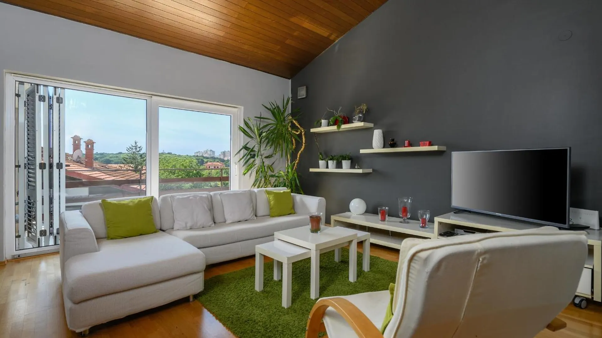 Poolside City Apartments Pula - Pool & Gym