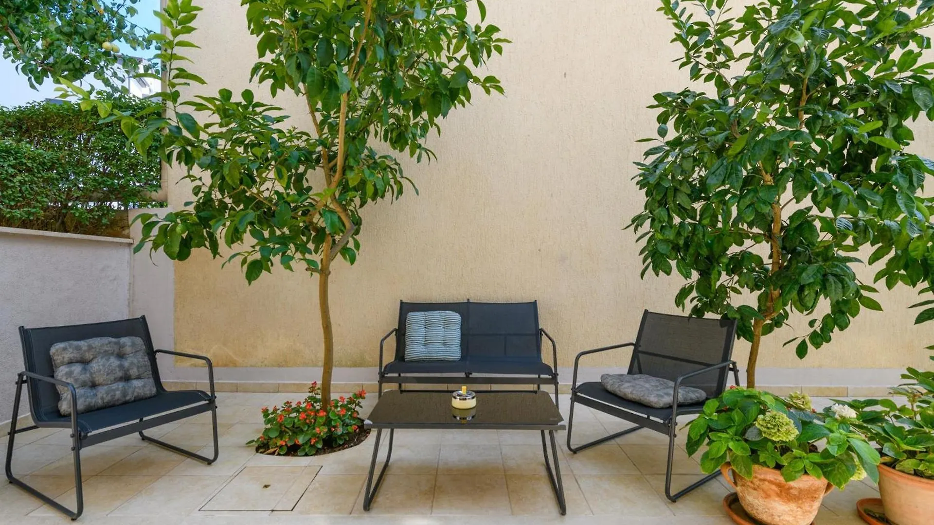 Poolside City Apartments Pula - Pool & Gym