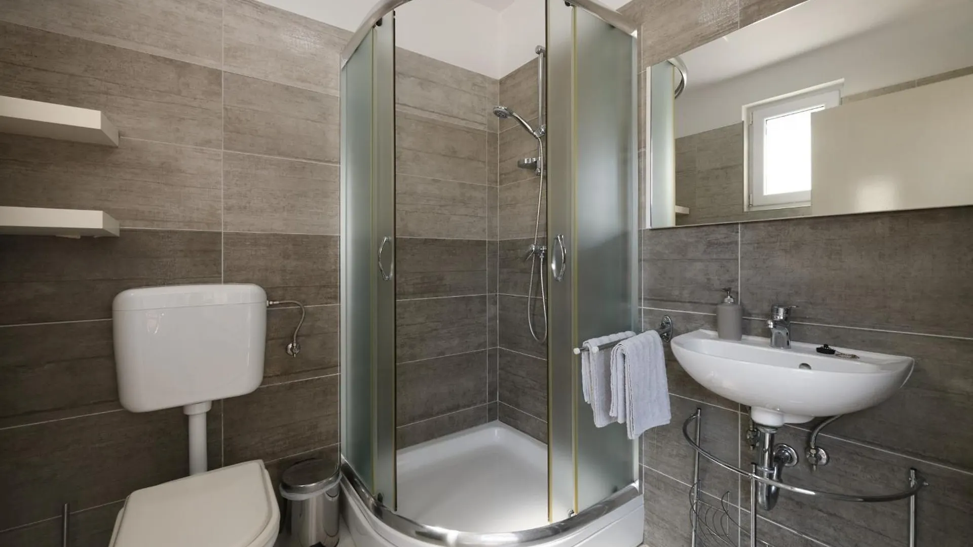 Poolside City Apartments Pula - Pool & Gym 0*,  Chorvatsko