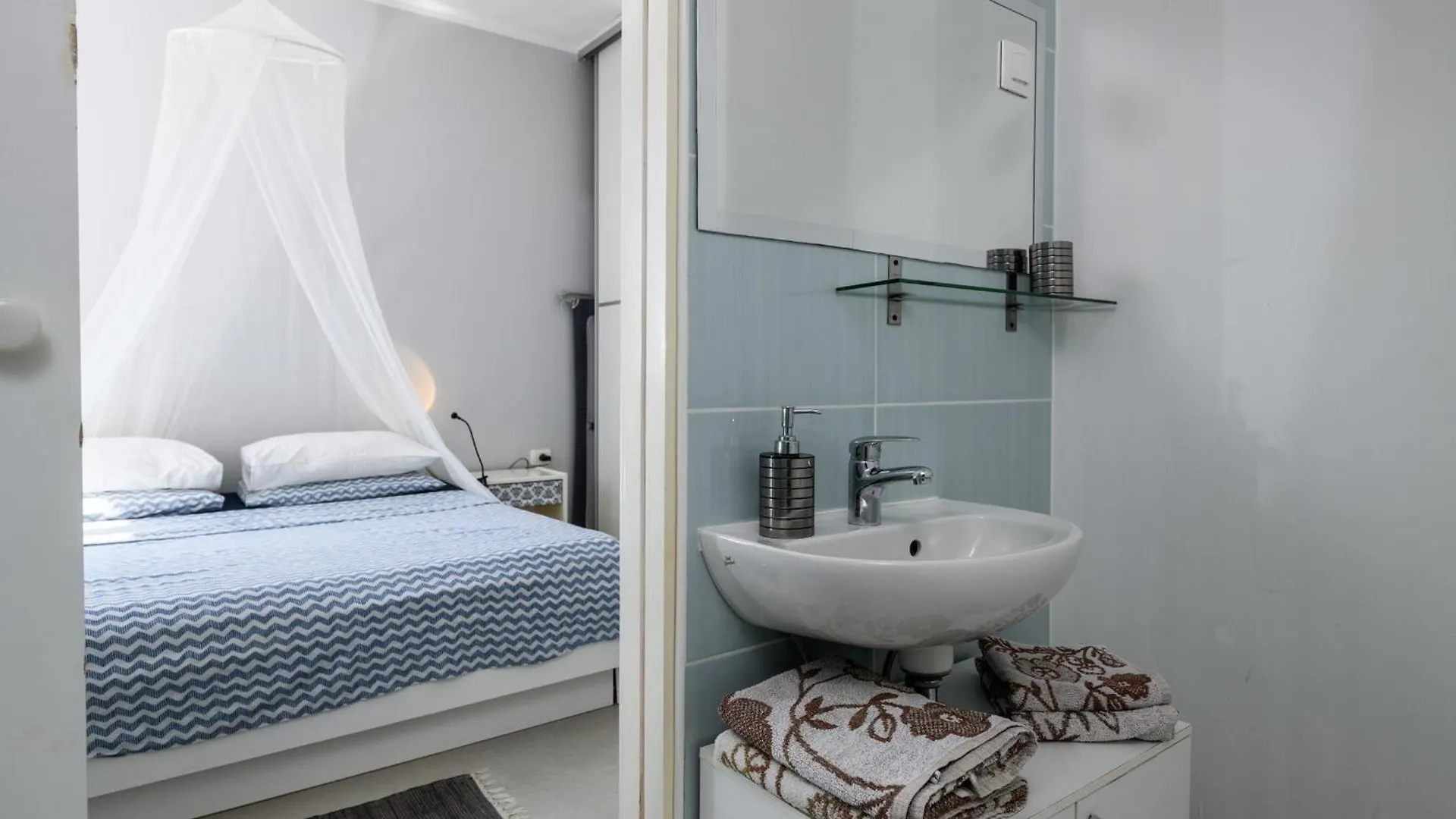Poolside City Apartments Pula - Pool & Gym