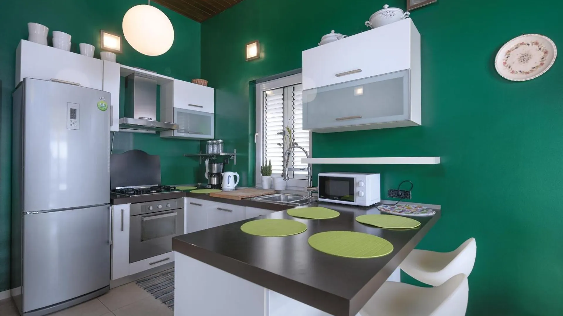 Poolside City Apartments Pula - Pool & Gym 0*,