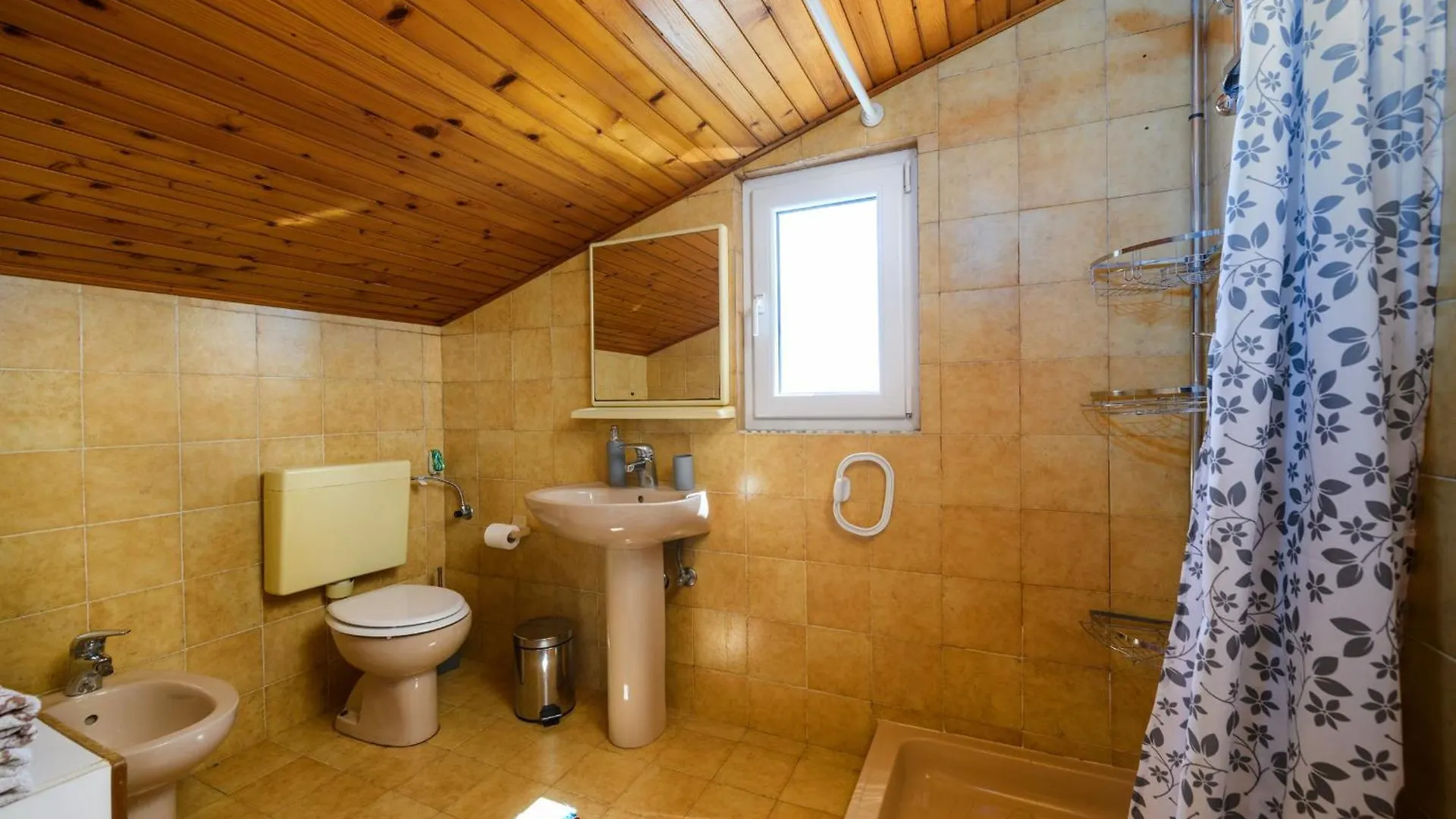 Poolside City Apartments Pula - Pool & Gym