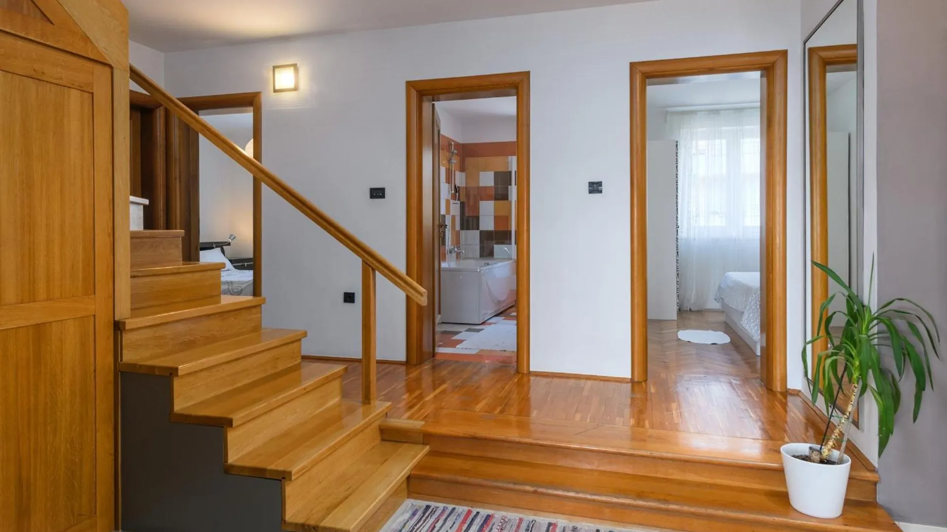 Poolside City Apartments Pula - Pool & Gym 0*,  Croacia