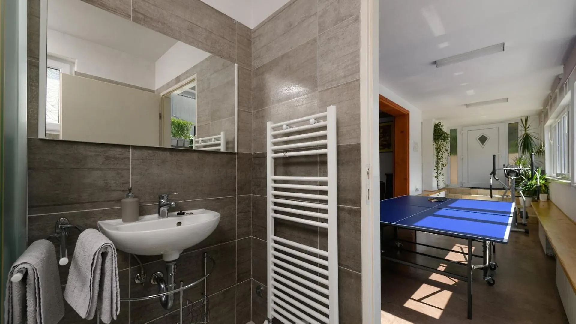 Poolside City Apartments Pula - Pool & Gym Croacia